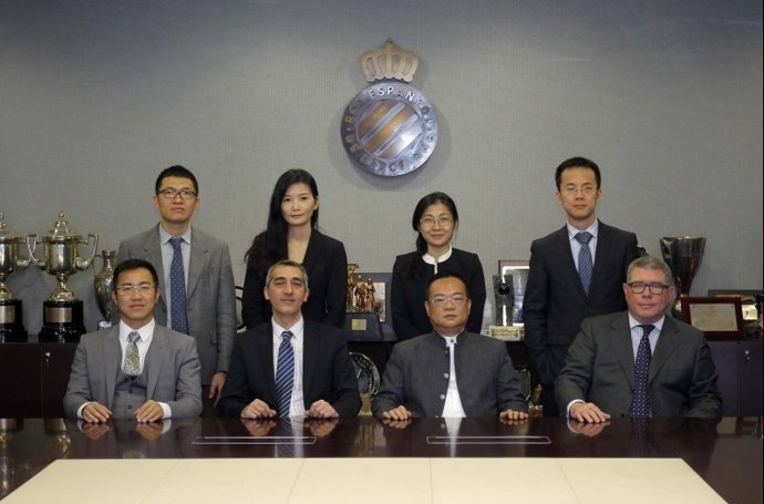 Chen Yansheng y el resto de la Directiva del RCD Espanyol