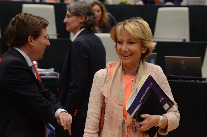 Esperanza Aguirre durante un pleno del Ayuntamiento de Madrid