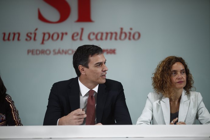 Sánchez y Meritxell Batet en la presentación del documento del Sí por el cambio