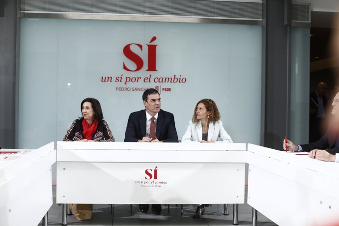 Margarita Robles, Pedro Sánchez y Maritxell Batet 