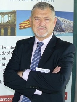 El doctor Felipe Casanueva.