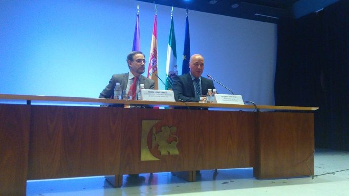 López (izda.) con el presidente de la Diputación de Córdoba