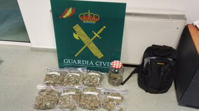 Droga intervenida a mujer detenida en Teo (A Coruña).