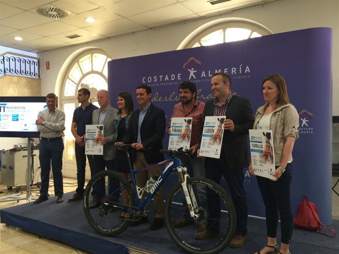 Los diputados han entregado los cuatro carteles de las pruebas del Circuito BTT.