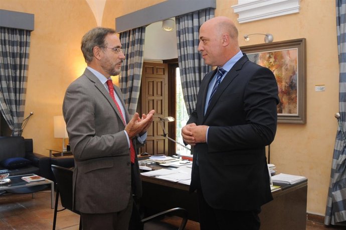 López habla con el presidente de la Diputación de Córdoba