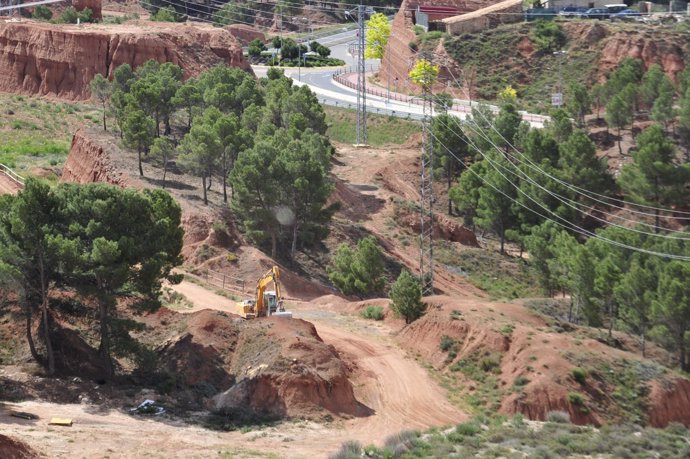Trabajos de construcción del carril bici de Teruel. 