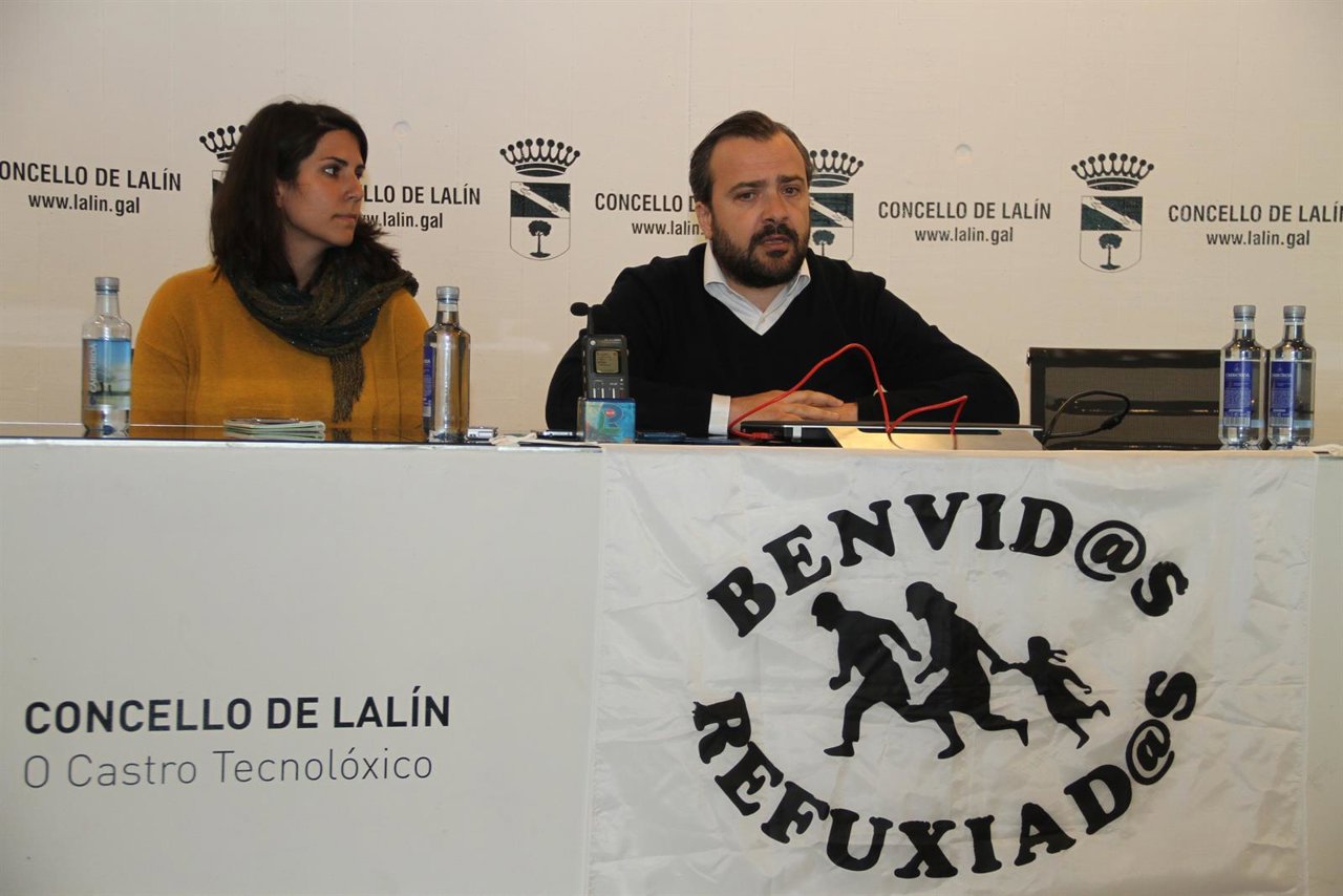 La cooperante María Vence y el alcalde de Lalín, Rafael Cuíña