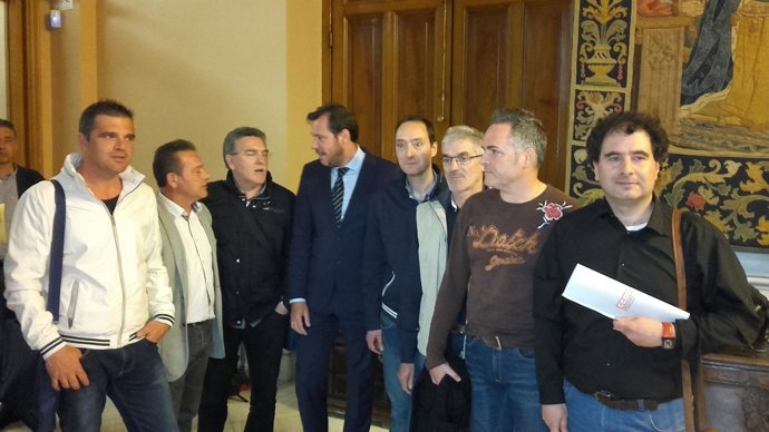 Puente con la delegación de trabajadores de Lauki