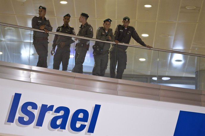 Militares Israelíes en el Aeropuerto Internacional de Tel Aviv