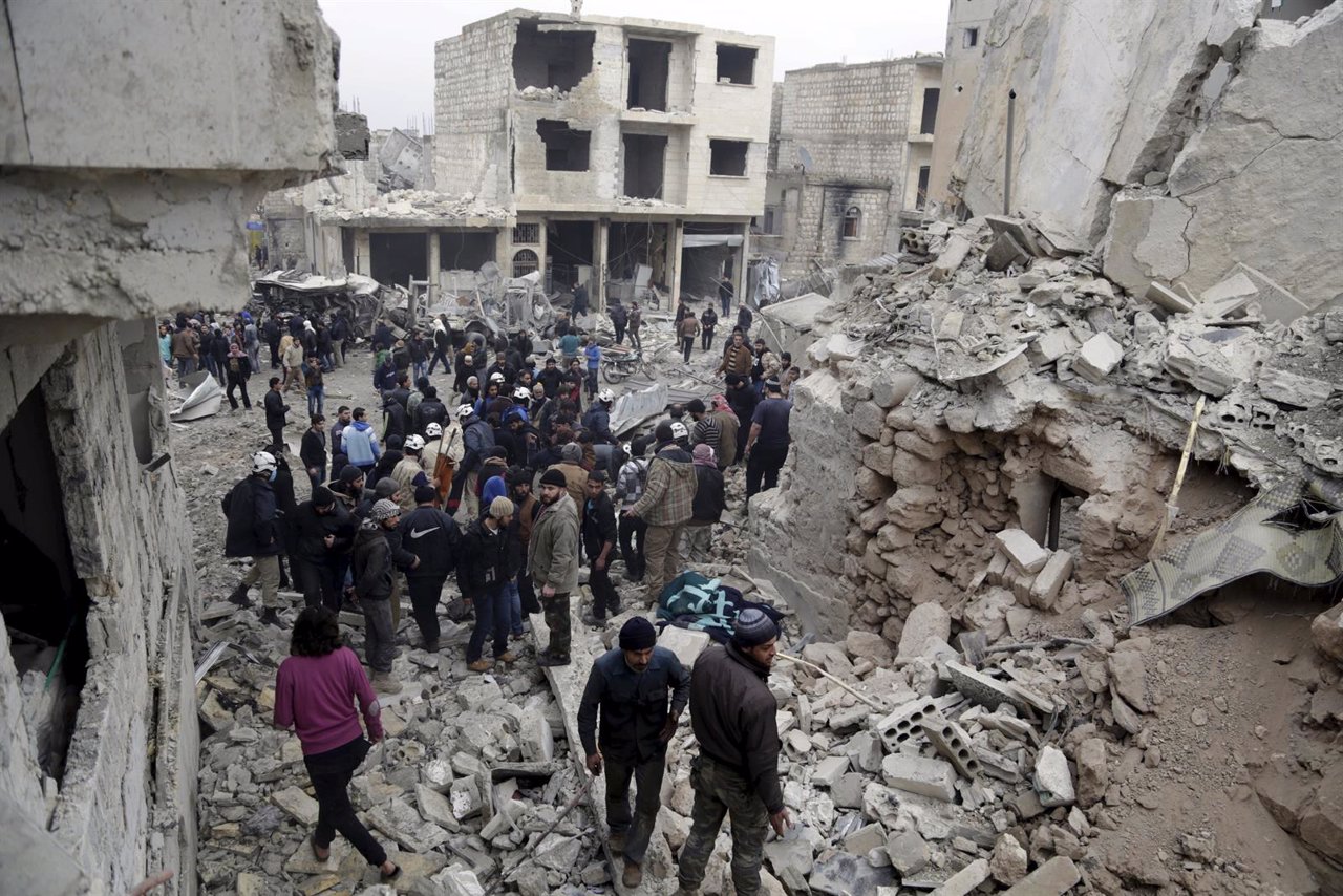 Restos de un supuesto bombardeo ruso en la provincia siria de Idlib