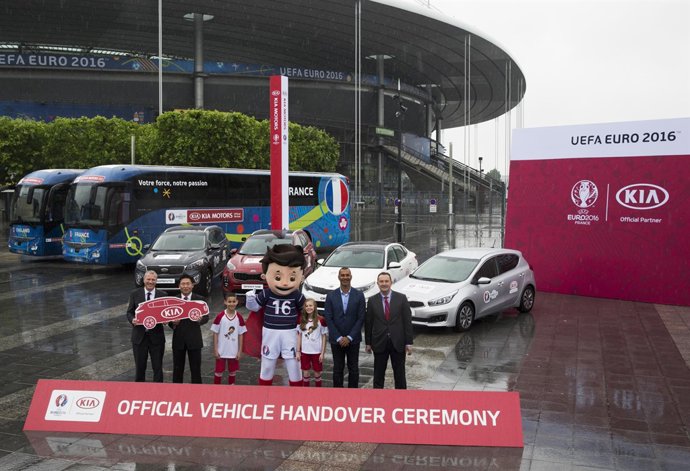Entrega de flota de Kia para la Eurocopa 2016