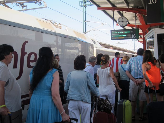 Pasajeros del Alvia 04155, un día después del accidente