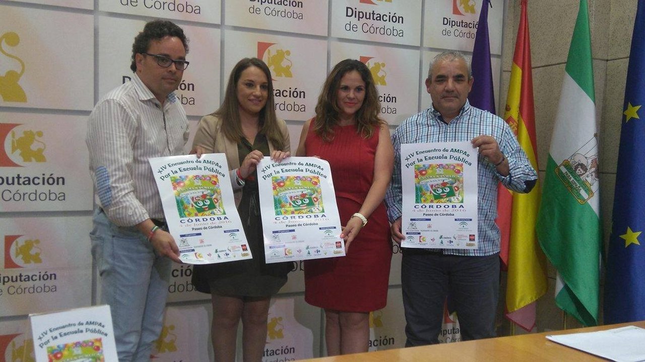 Ruiz, entre Barbero y Rojas, y Mora durante la presentación