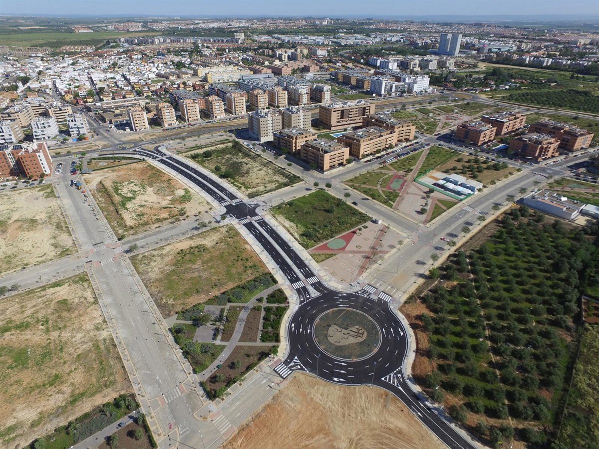 Mairena del Aljarafe abre un nuevo viario para conectar su zona sur Mairena del Aljarafe abre un nuevo viario para conectar su zona sur