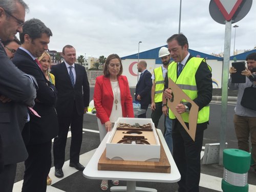 La ministra de Fomento, Ana Pastor, en el Puerto de La Luz