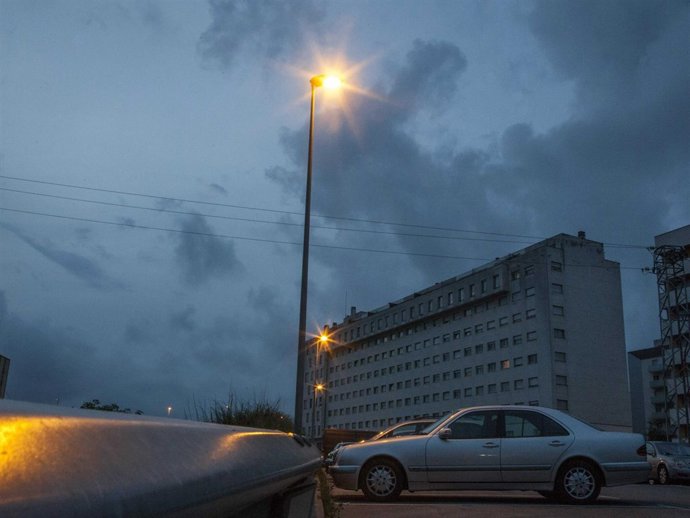 Iluminación en el aparcamiento de Cros 