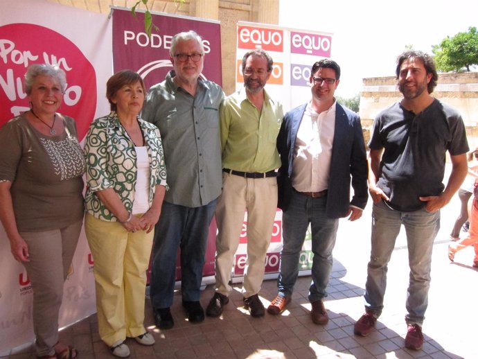 Rodríguez (dcha.) junto a García y los candidatos de Unidos Podemos en Córdoba