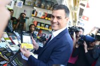 Sánchez bromea con los avisos de que le queda una bala para seguir liderando el PSOE: "No sé cuántos cargadores llevo"