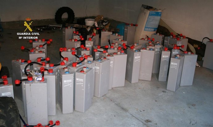 Imagen de las baterías sustraídas por los detenidos