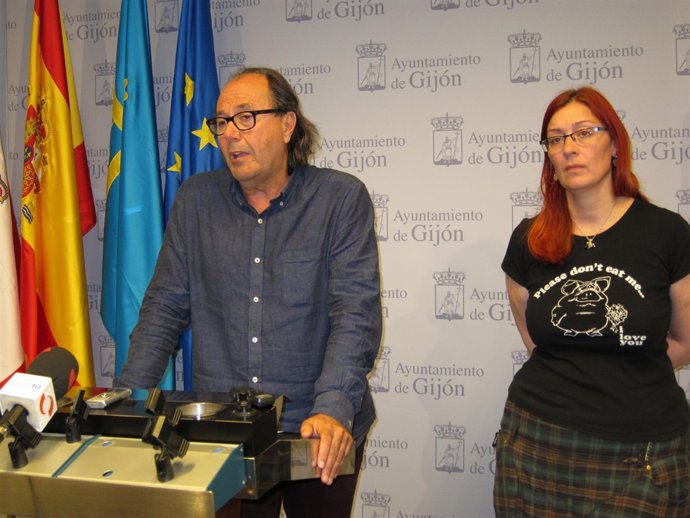 Mario Suárez y Estefanía Puente. 