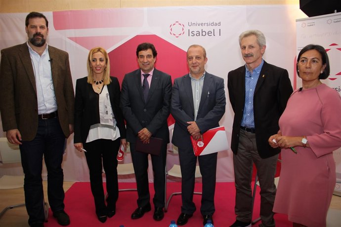 Expertos analizan la situación actual del baloncesto en la Universidad Isabel I