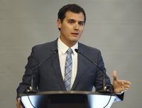 Albert Rivera, crítico con la "sopa de letras" de Podemos, ve bien a C's en los sondeos