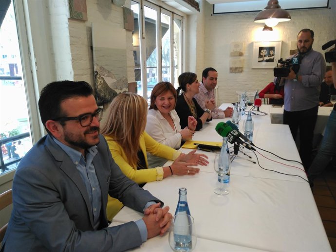 Bonig, Ortiz, Bastidas en el desayuno de prensa para hacer balance del Consell