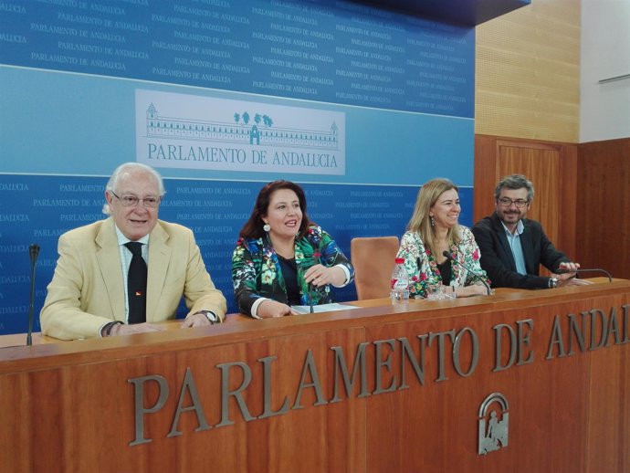 Crespo, junto a los representantes del PP en la comisión de formación