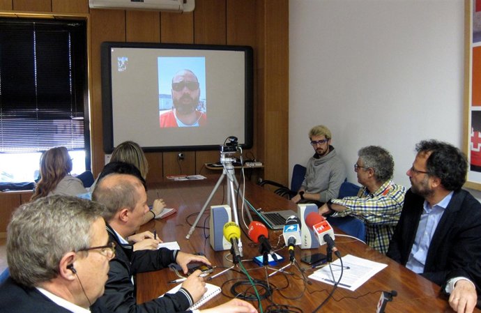 Videoconferencia en Cruz Roja Salamanca con el cooperante Ángel García.