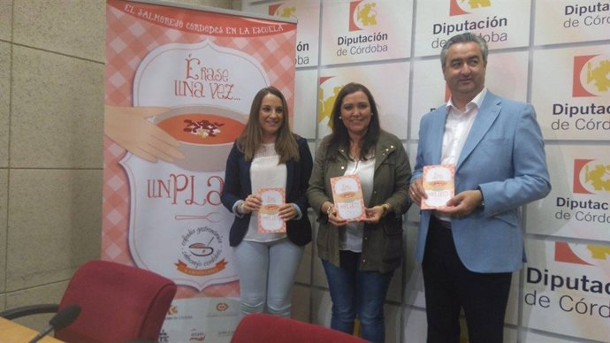 Carrillo (centro), Ruiz y Caño durante la presentación