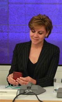 Cospedal pide a Sánchez que "dé una explicación sobre la imputación de Chaves y Griñán