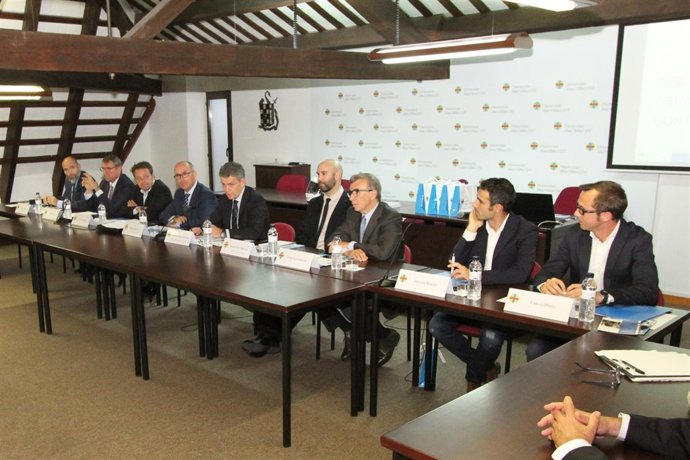 Mesa redonda 'La influencia de la publicidad en el periodismo deportivo', UAO