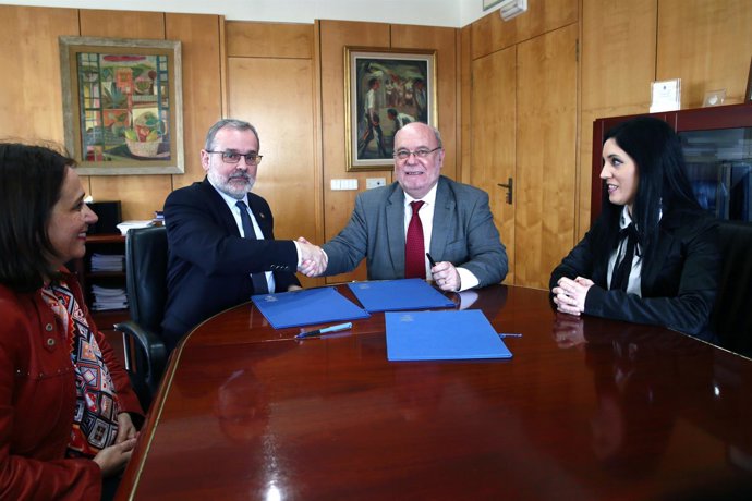 Firma del convenio Gobierno de Cantabria-Ángel Pazos