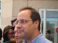 Luena agradece a Chaves y Griñán su "ejemplo" y su "generosidad" al pedir la baja del PSOE y confía en su "inocencia"