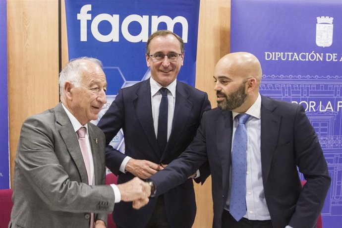 El ministro Alfonso Alonso ha presidido la firma del convenio.