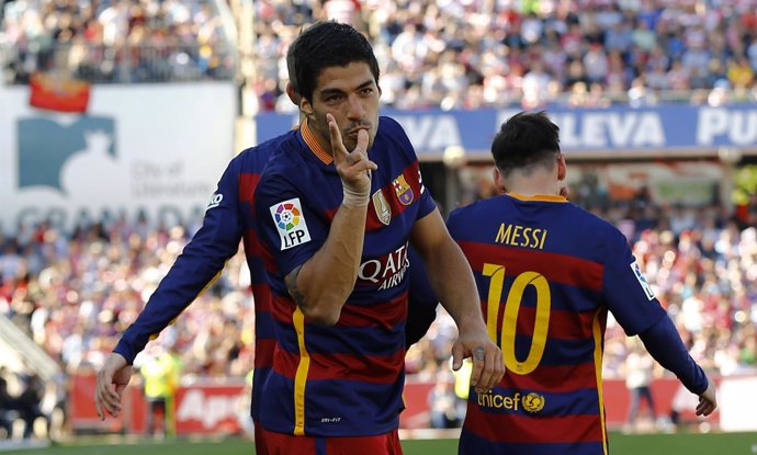 Luis Suárez celebra su hat-trick en Granada