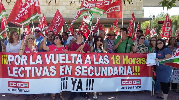 Concentración de CCOO-A por las 18 horas lectivas
