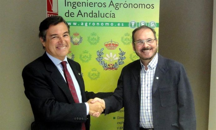 Firma de convenio de colaboración entre UCA-UCE e ingenieros agrónomos