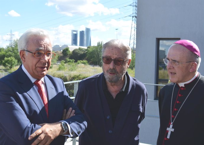 Padre Garralda, Carlos Osoro y Jesús Sánchez 