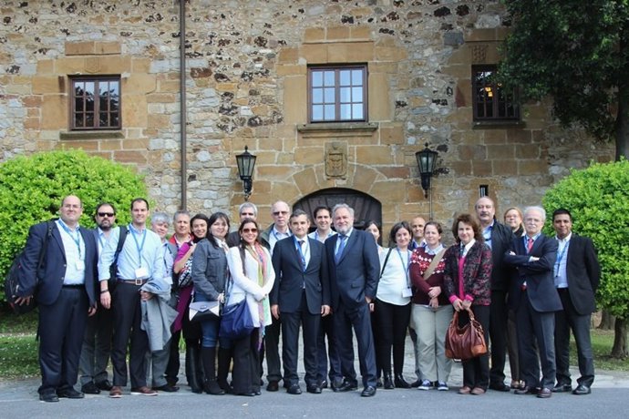 Visita a Petronor del grupo de expertos