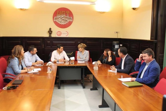 Reunión de Carmen Castilla (UGT.A) y Juanma Moreno (PP-A)