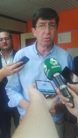 Marín atiende a los medios en Almería