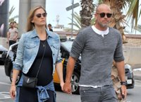 Bar Rafaeli presume de amor y de embarazo por Barcelona