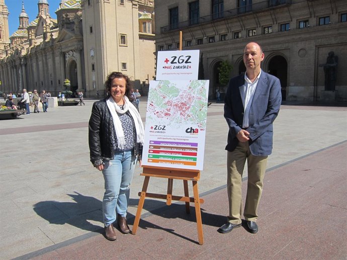 Alloza y Asensio han presentado la propuesta de CHA hoy en la Plaza del Pilar