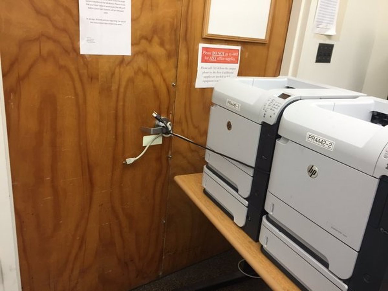 Sistemas de seguridad empleados por estudiantes UCLA ante tiroteo