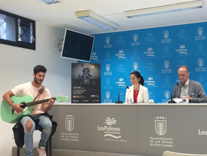 El cantautor grancanario Alberto Novelle en la presentación de Actúa