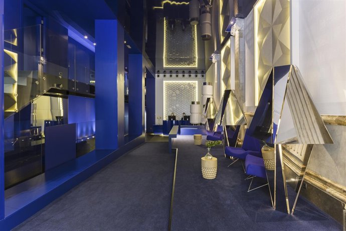 Hotel Room Mate Carla