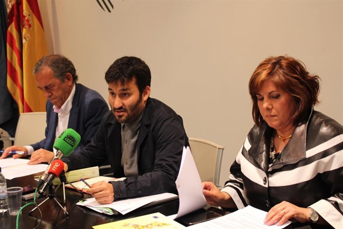 El conseller de Educación, Vicent Marzà, en el centro de la imagen 