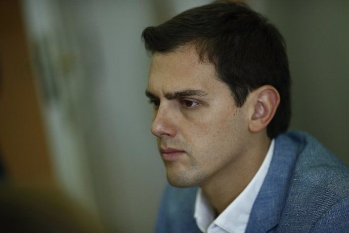 Albert Rivera se reúne en la Academia de Cine con representantes del cine