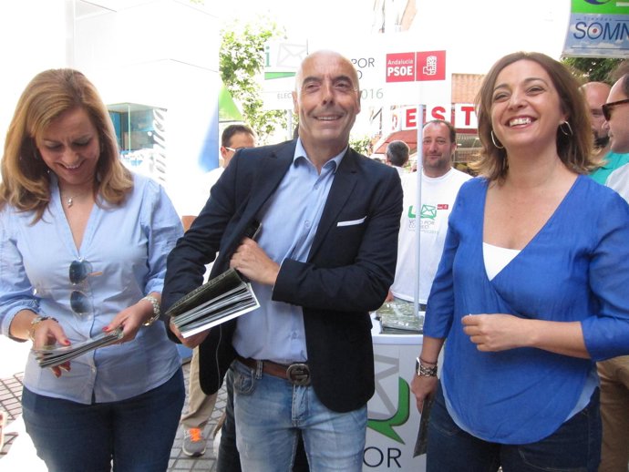 La alcaldesa (dcha.) junto a Antonio Hurtado y María Jesús Serrano